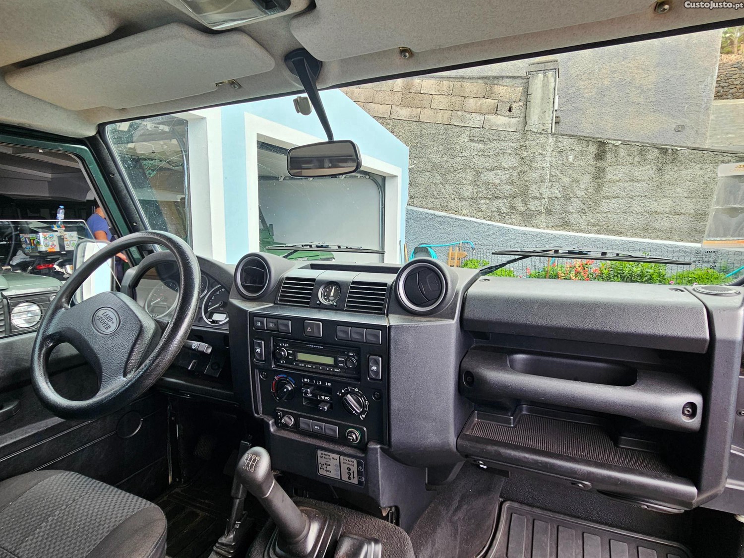 Land Rover Defender TD4 2.4 — fotografia 2
