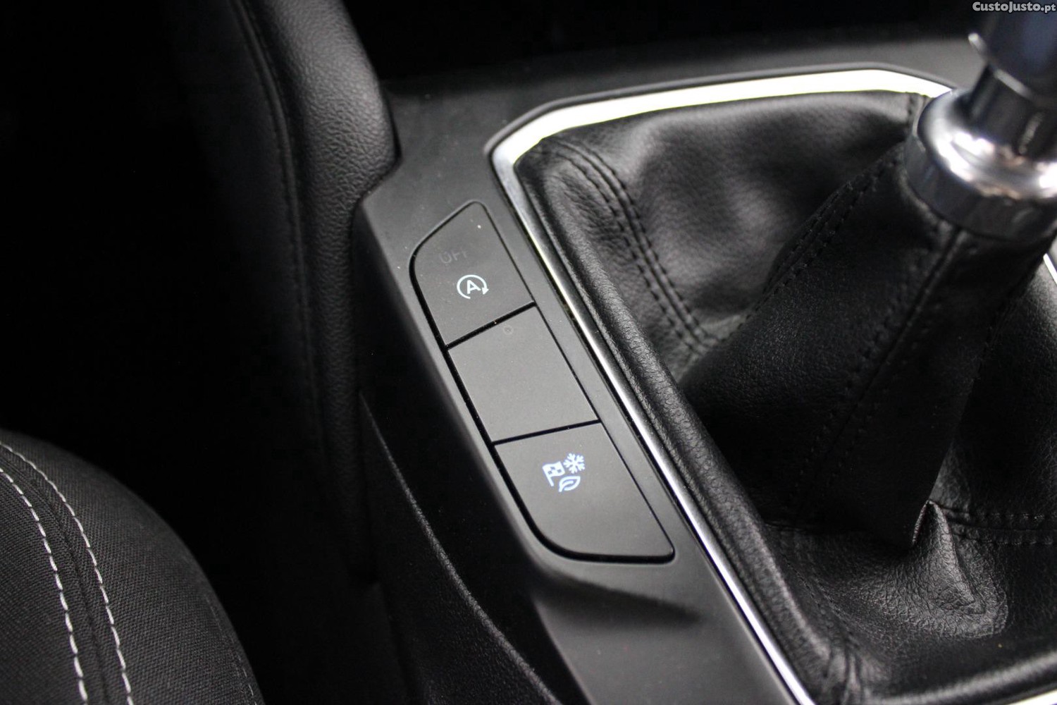 Ford Kuga 1.5 TDCI ECOBLUE TITANIUM — fotografia 15