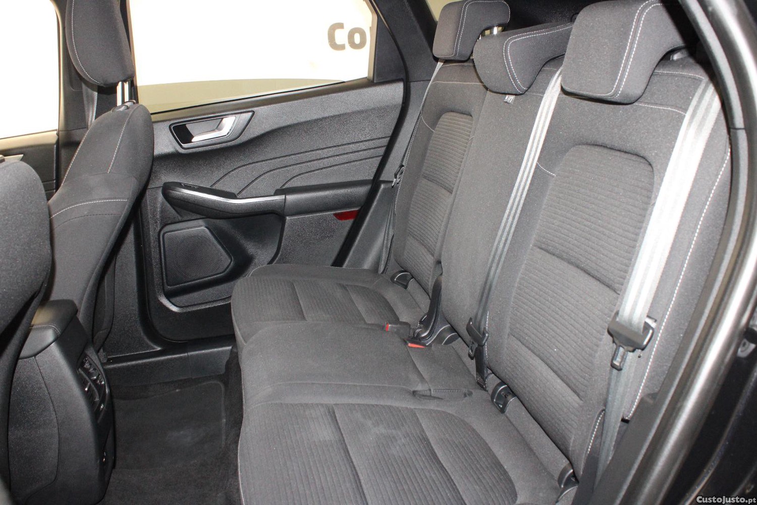 Ford Kuga 1.5 TDCI ECOBLUE TITANIUM — fotografia 6