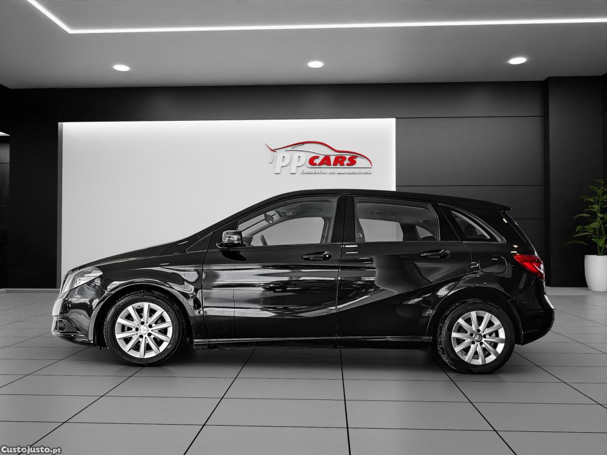 Mercedes-Benz B 180 CDI BlueEFFICIENCY N — fotografia 16
