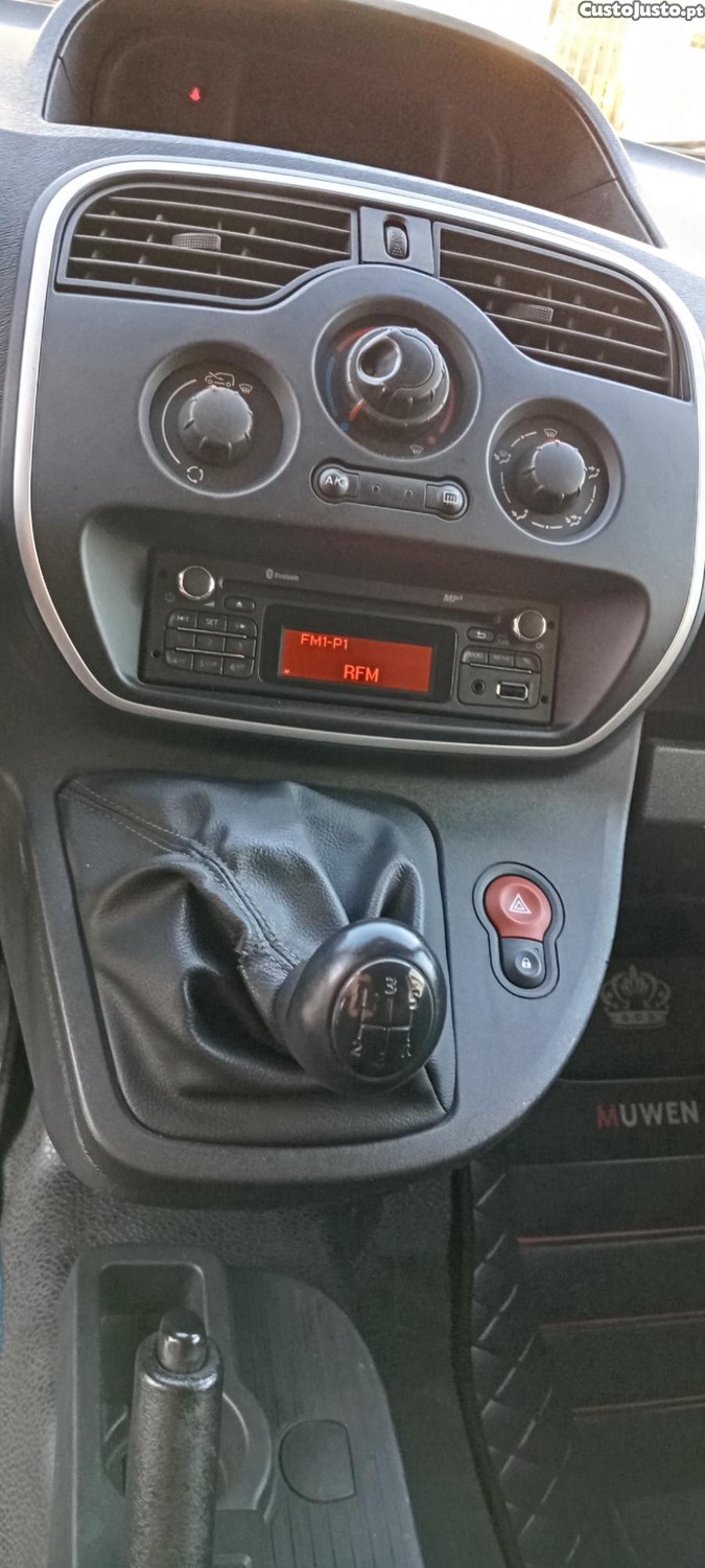 Renault Kangoo Business2016 C/3 lugares,1 Proprietário , Nacional ,em ótimo estado. — fotografia 3