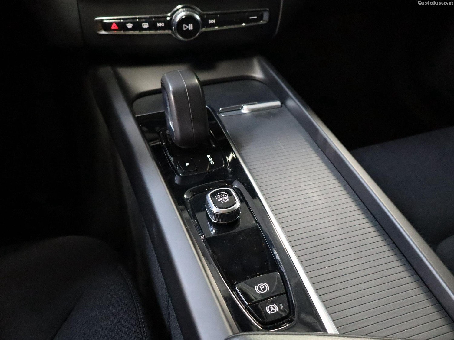 Volvo XC 60 2.0 T6 PHEV Inscription AWD — fotografia 4