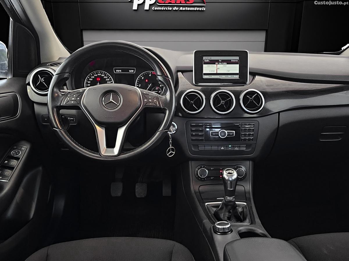Mercedes-Benz B 180 CDI BlueEFFICIENCY N — fotografia 13