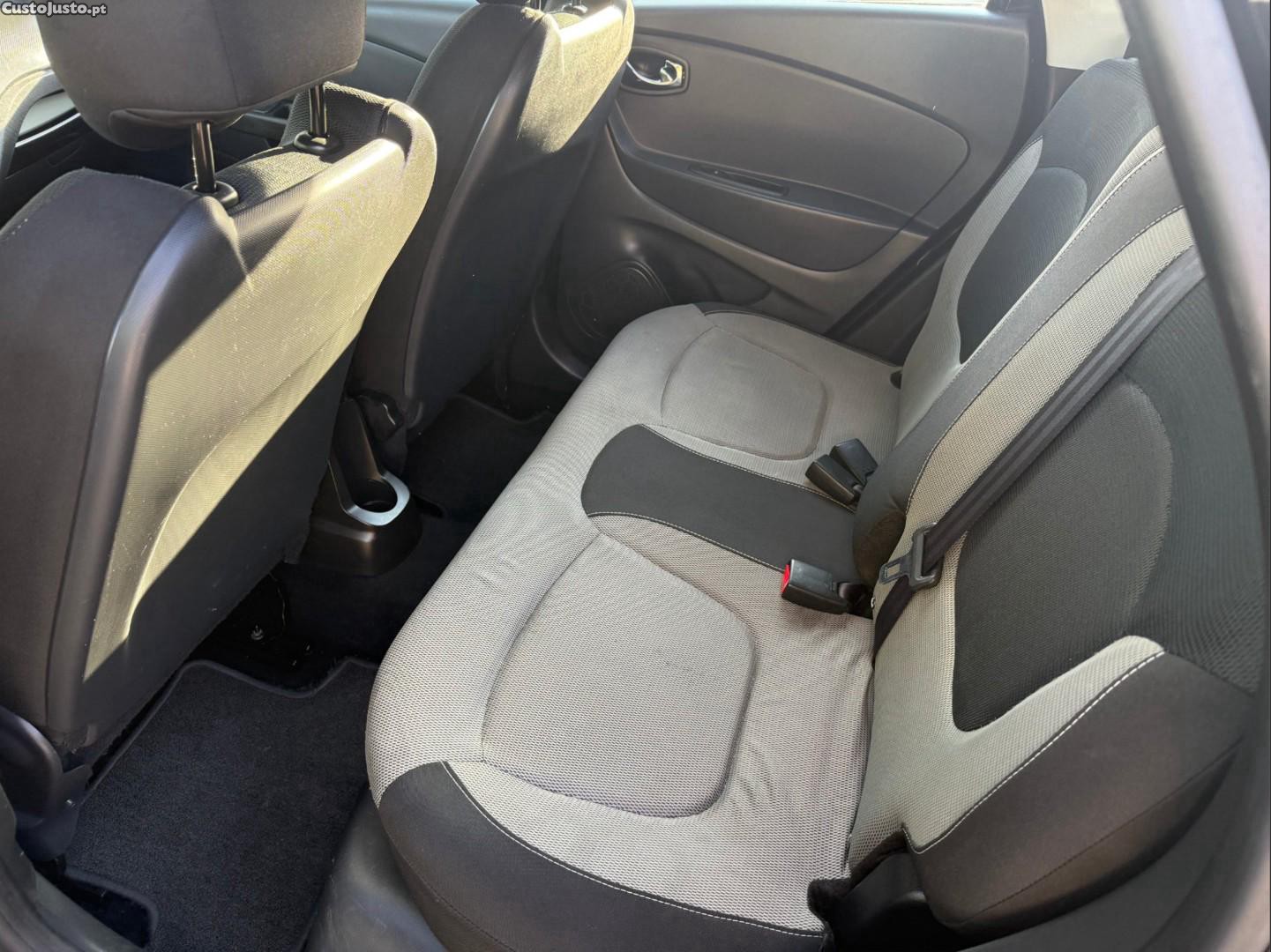 Renault Captur 0.9 TCE Sport — fotografia 5