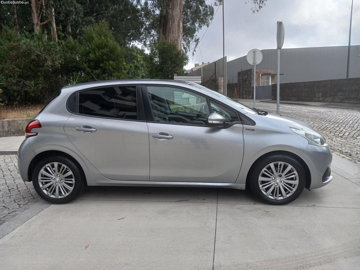 Peugeot 208 1.5 hdi 102cv signature — fotografia 13