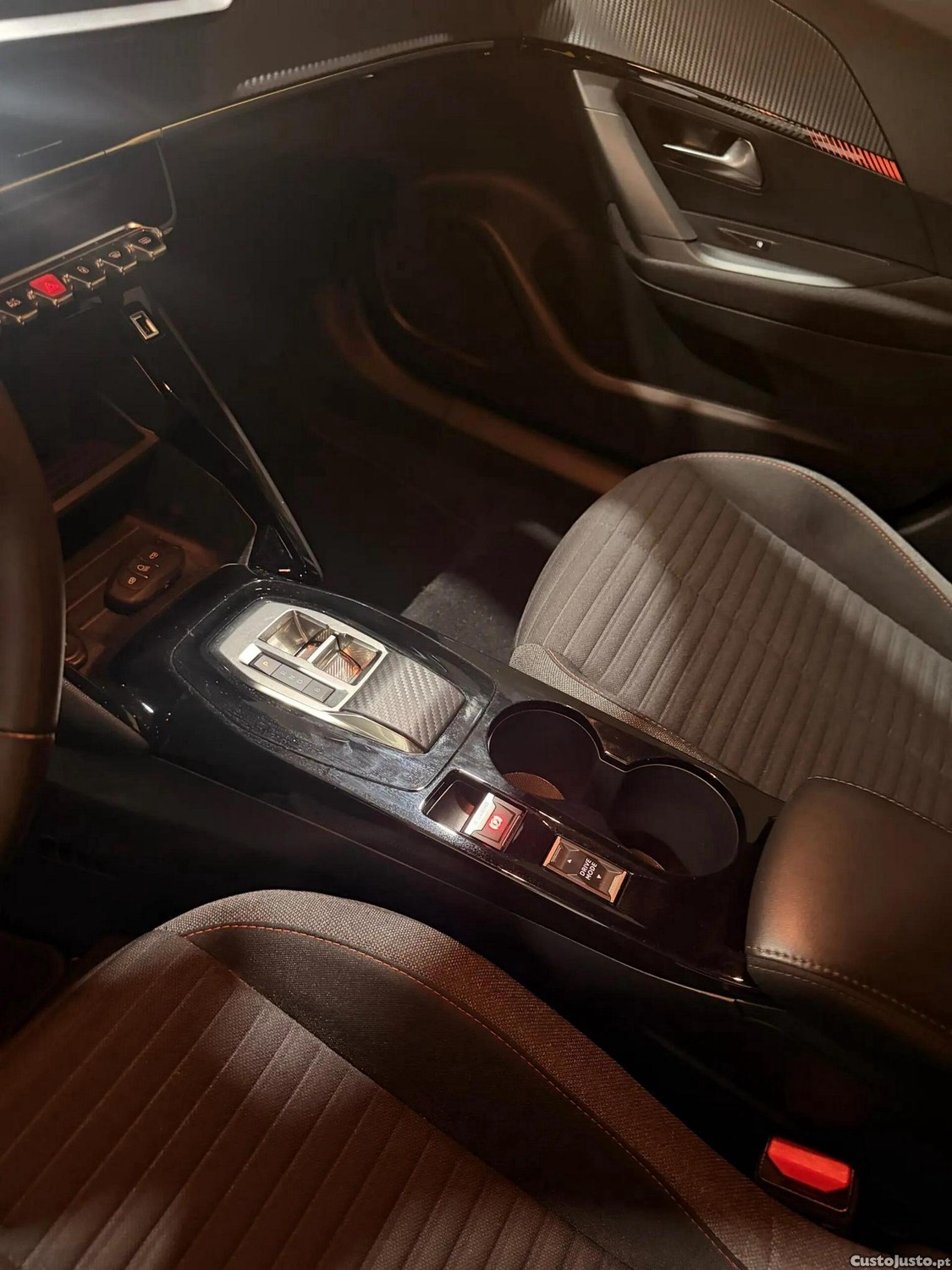 Peugeot e-2008 50 kWh Active Pack — fotografia 6