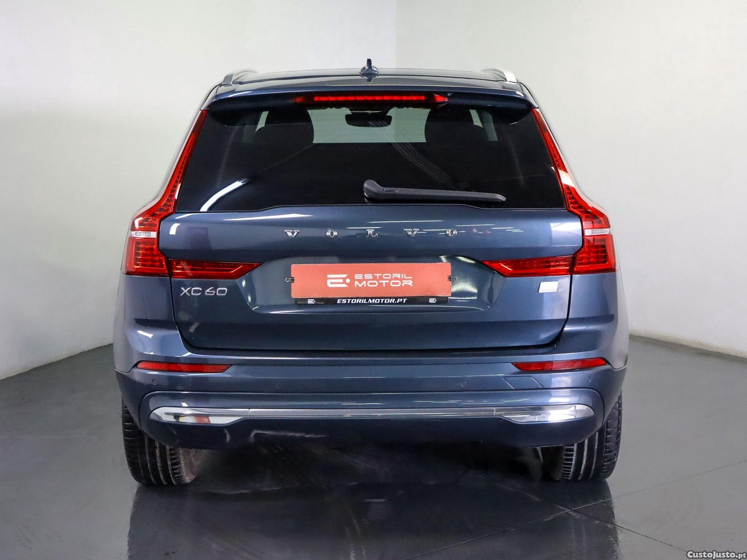 Volvo XC 60 2.0 T6 PHEV Inscription AWD — fotografia 18