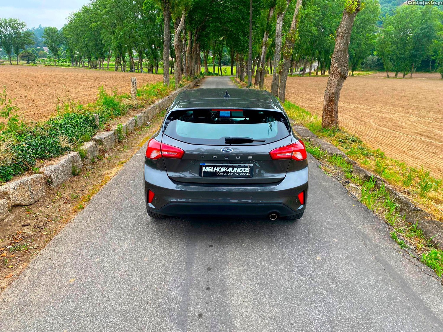 Ford Focus 1.0 EcoBoost Titanium - 19 — photo 5