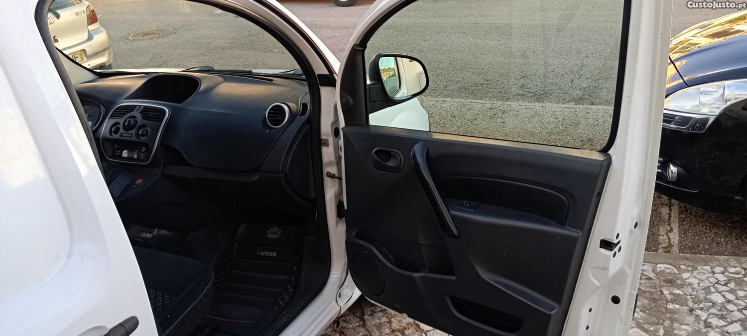 Renault Kangoo Business2016 C/3 lugares,1 Proprietário , Nacional ,em ótimo estado. — fotografia 7