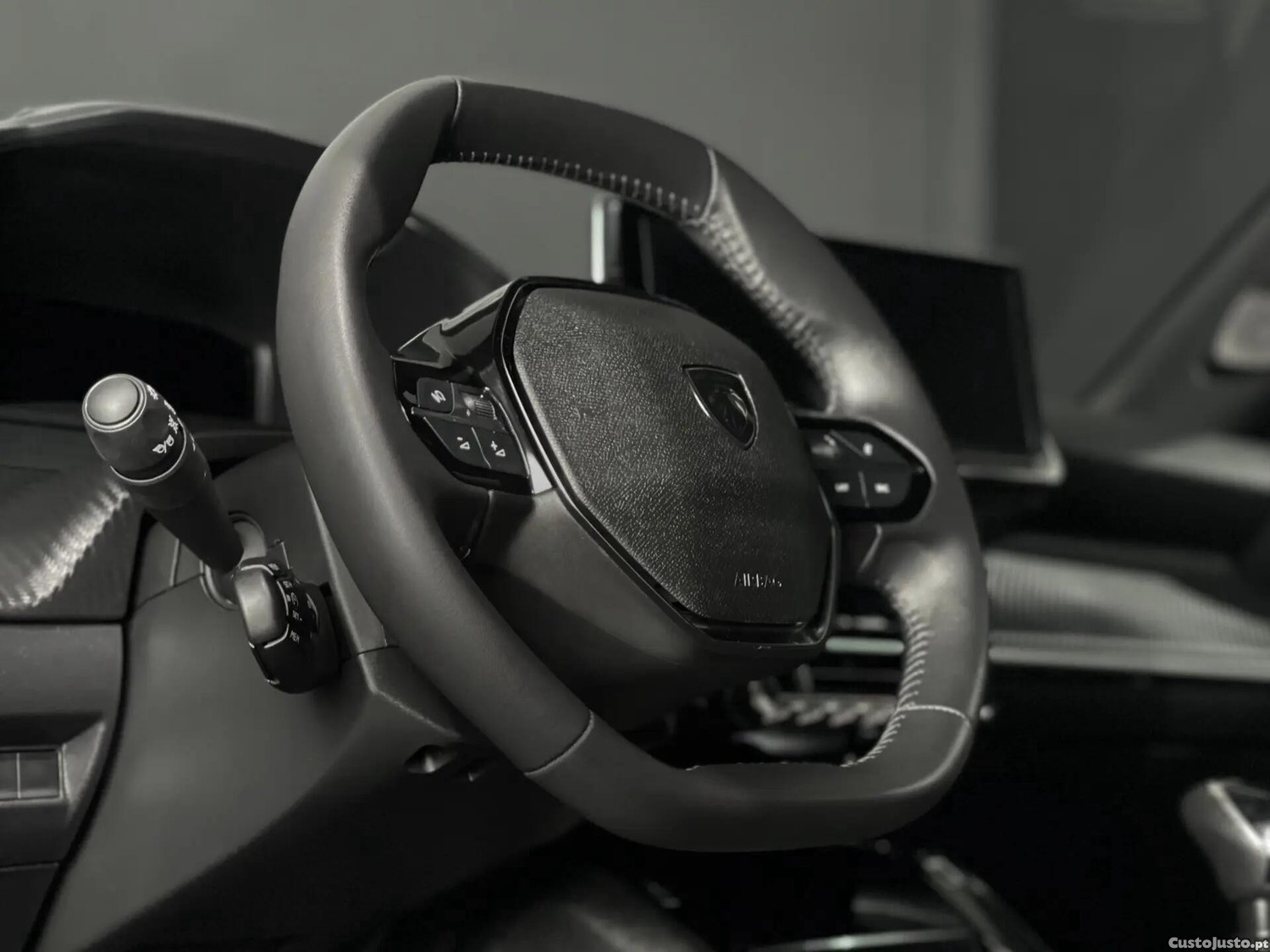 Peugeot 2008 1.2 PureTech Allure — fotografia 8