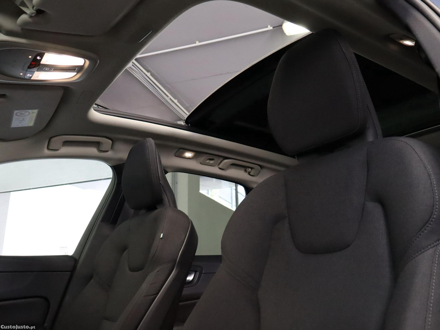 Volvo XC 60 2.0 T6 PHEV Inscription AWD — fotografia 3