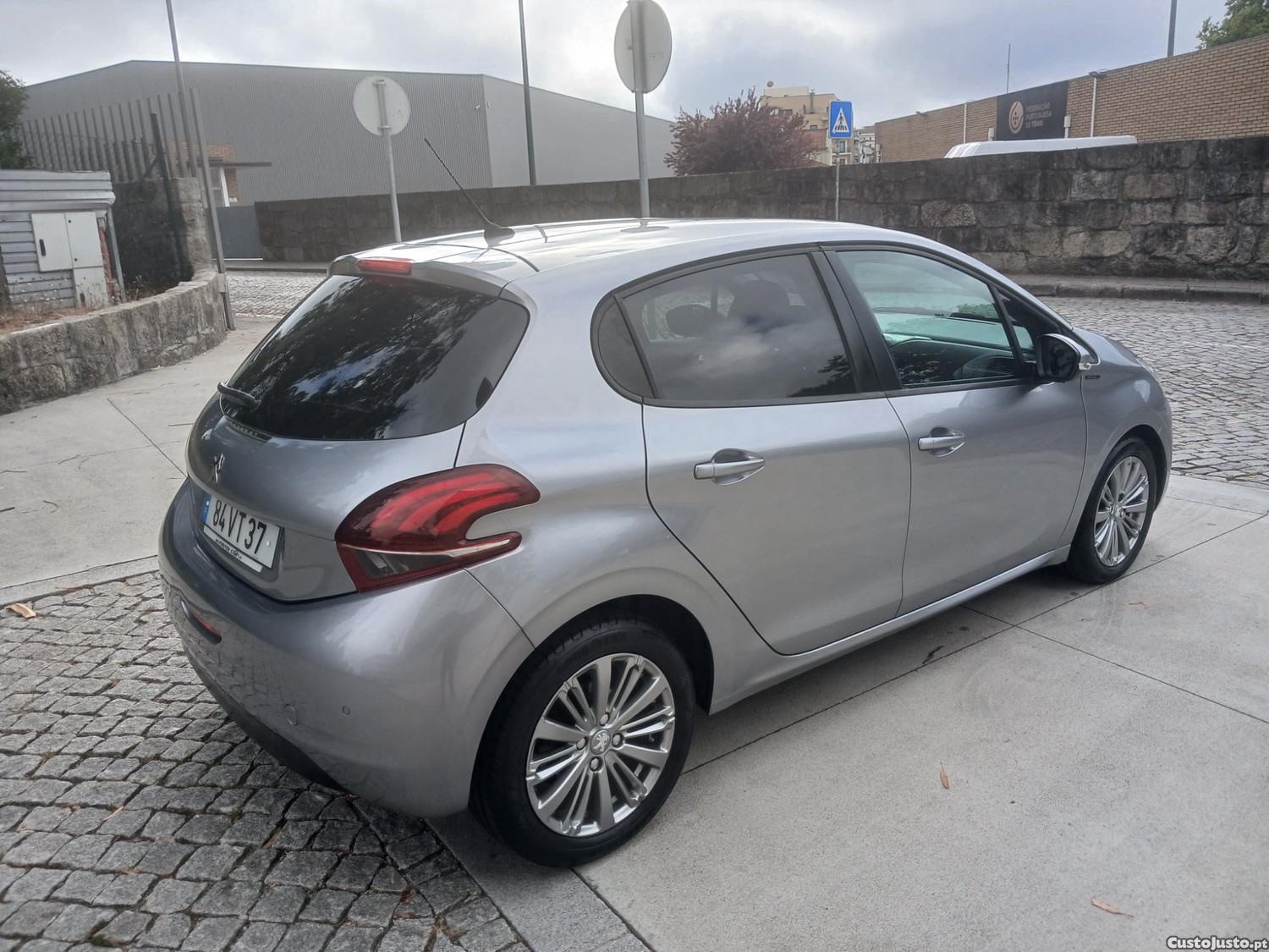 Peugeot 208 1.5 hdi 102cv signature — fotografia 12