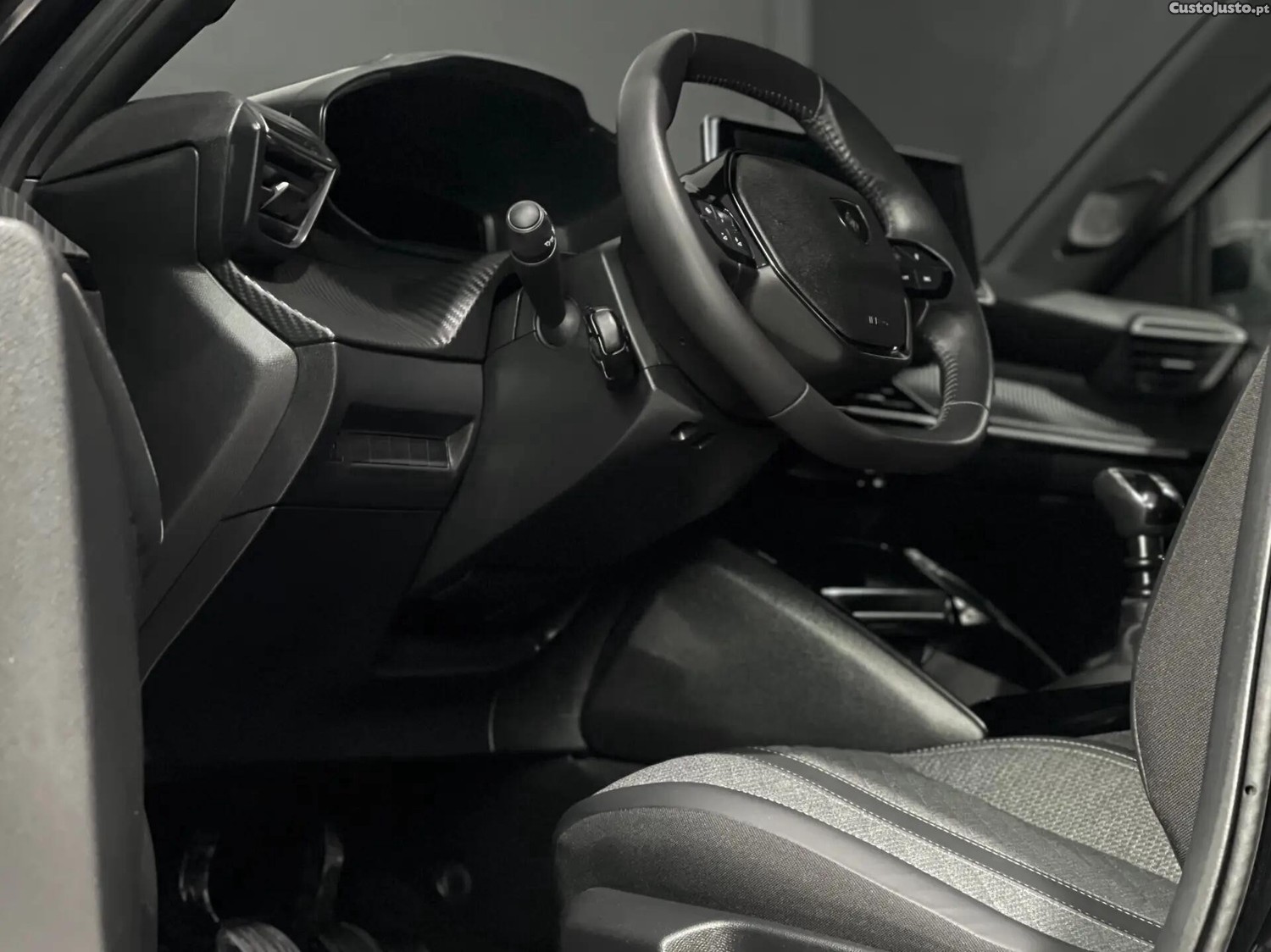 Peugeot 2008 1.2 PureTech Allure — fotografia 11