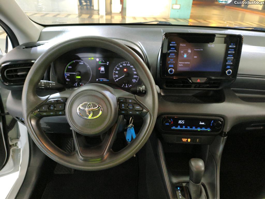 Toyota Yaris 1.5 HDF Comfort Auto 115cv — fotografia 19