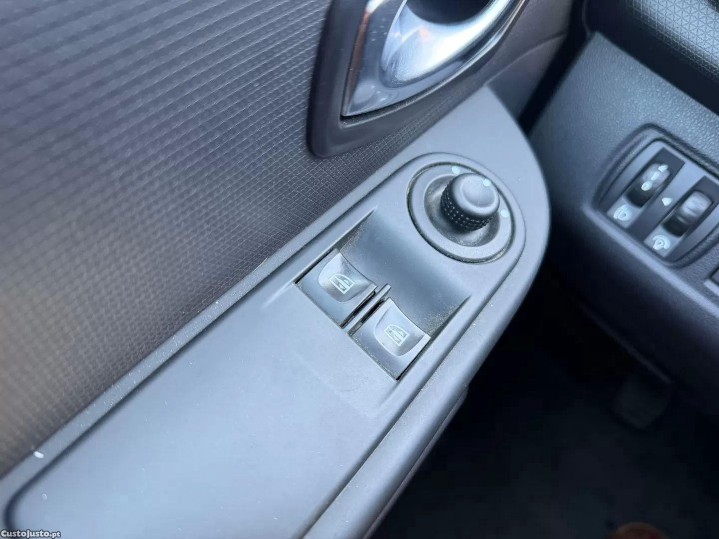 Renault Clio 1.5 dci limited — fotografia 8