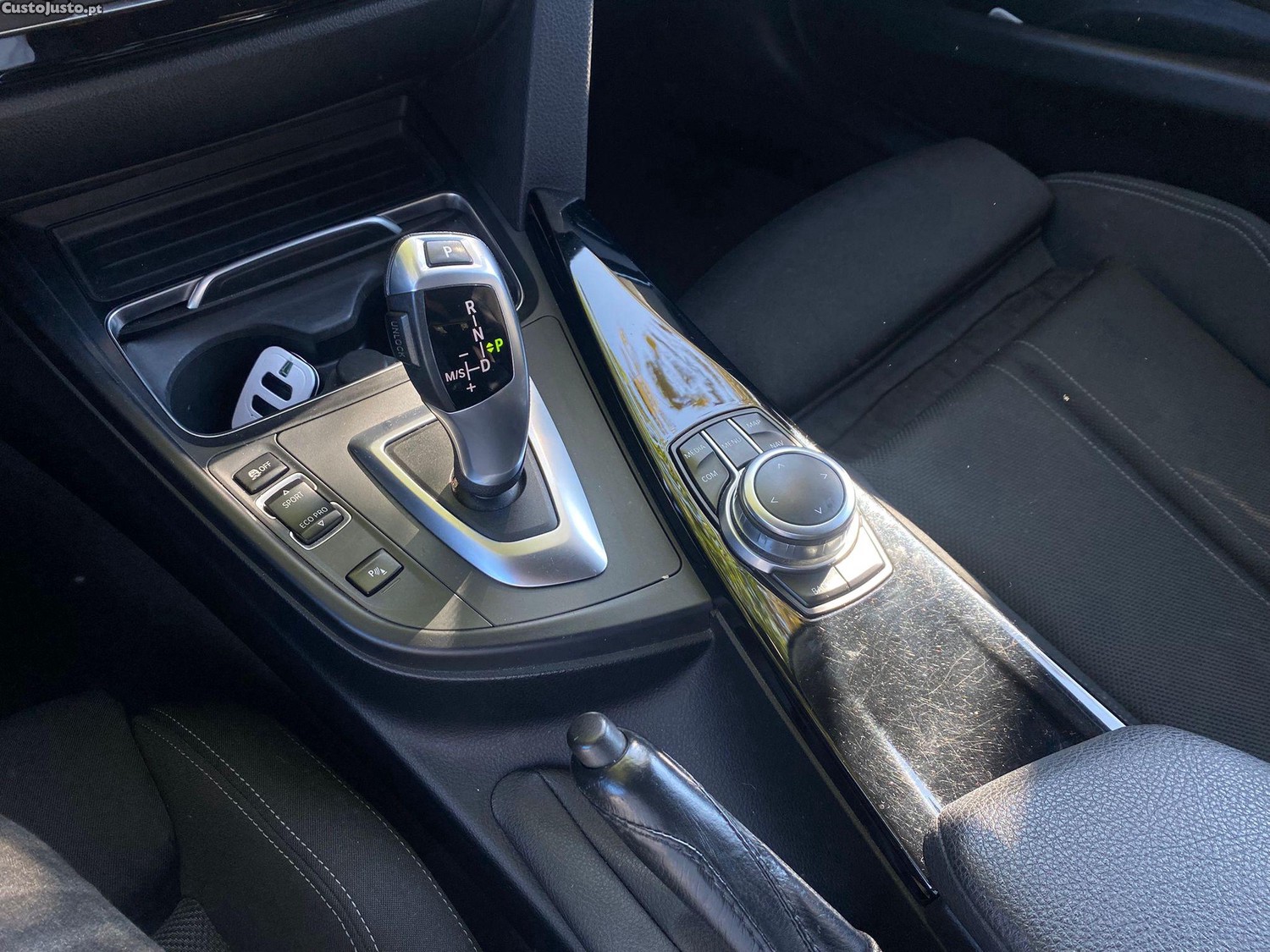 BMW 318 d Line Sport Auto — fotografia 4