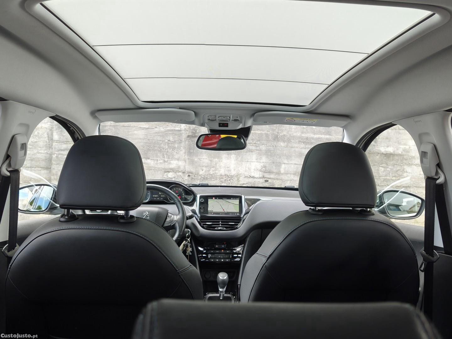 Peugeot 2008 1.2 PureTech Allure EAT6 — fotografia 6