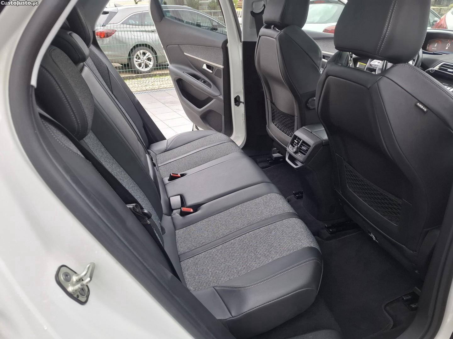 Peugeot 3008 1.2 PureTech Allure Pack — fotografia 6