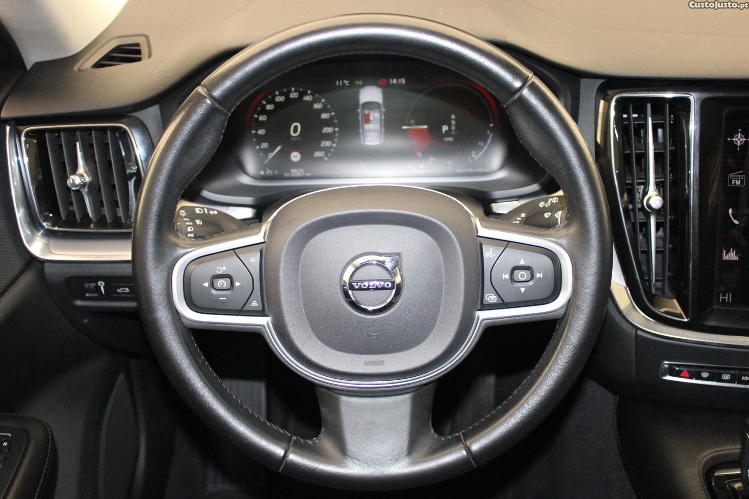Volvo V60 2.0 T6 AWD R-DESIGN — fotografia 32