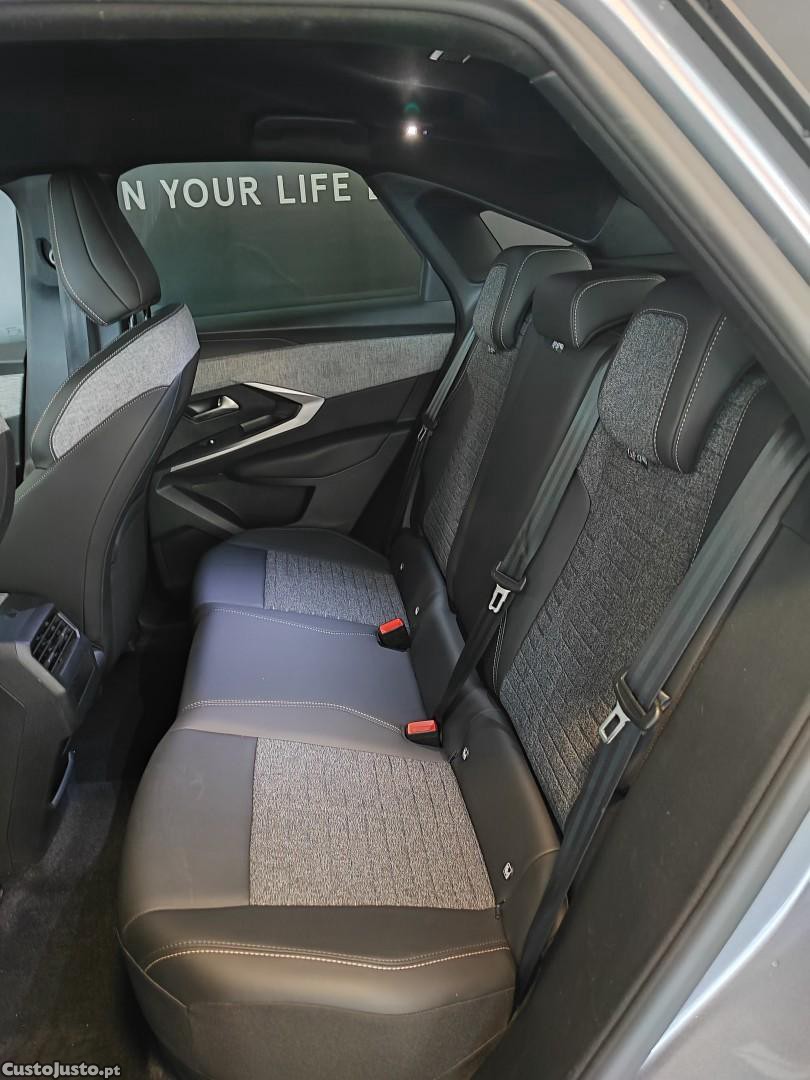 Peugeot e-3008 73 kWh Allure — fotografia 4