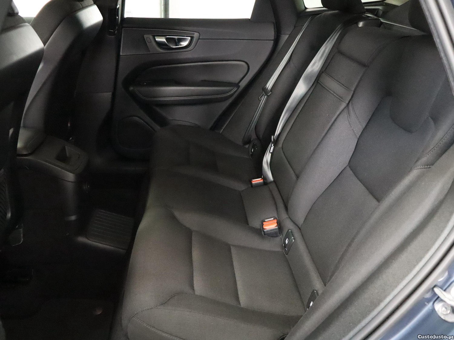 Volvo XC 60 2.0 T6 PHEV Inscription AWD — fotografia 12