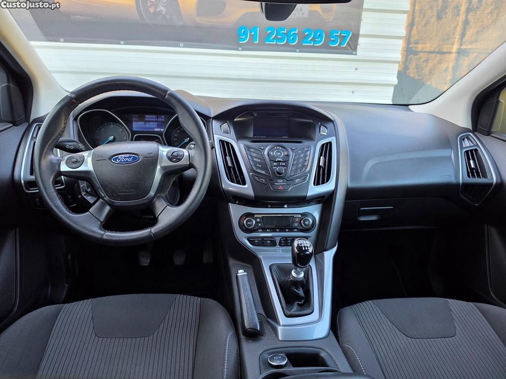 Ford Focus Sw 1.6TDCi 105Cv 10/2013 — fotografia 6