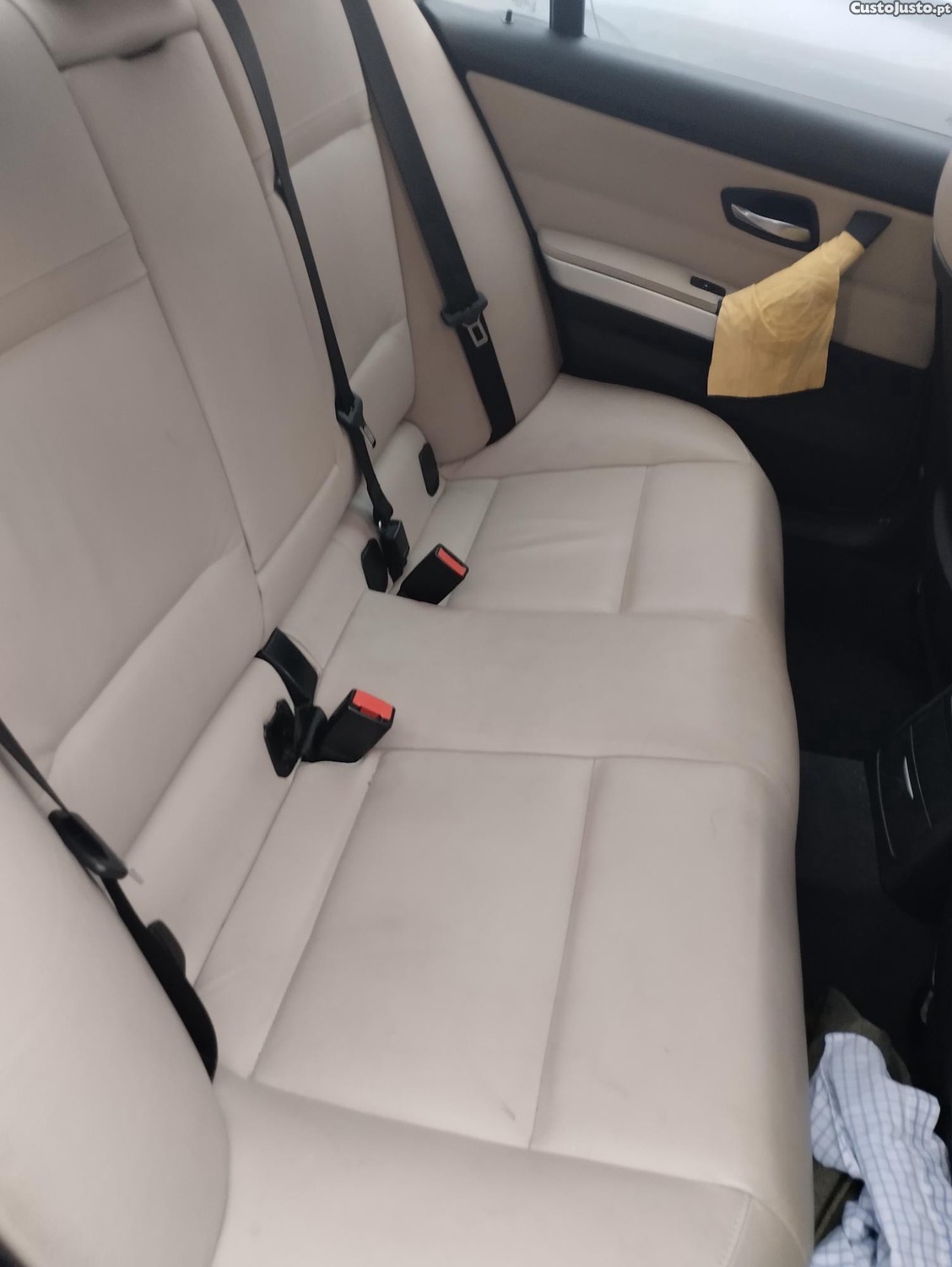 BMW 320 D — fotografia 11
