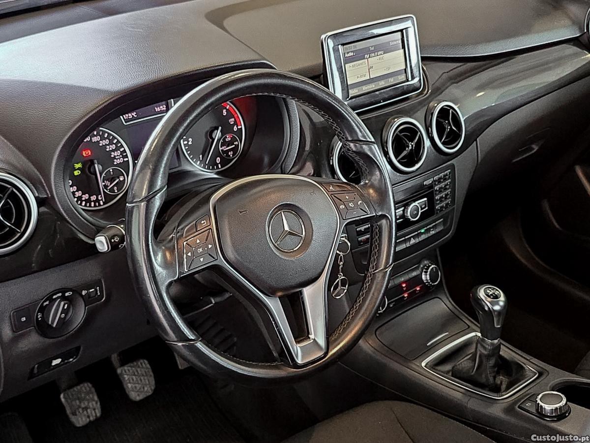 Mercedes-Benz B 180 CDI BlueEFFICIENCY N — fotografia 12
