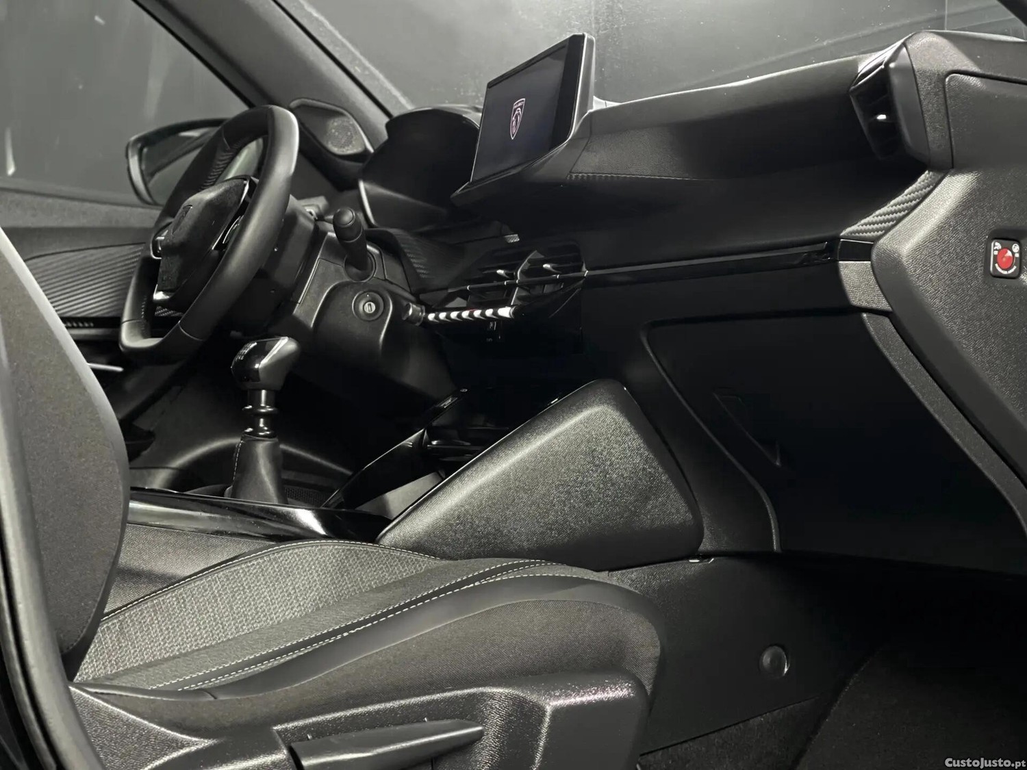 Peugeot 2008 1.2 PureTech Allure — fotografia 9