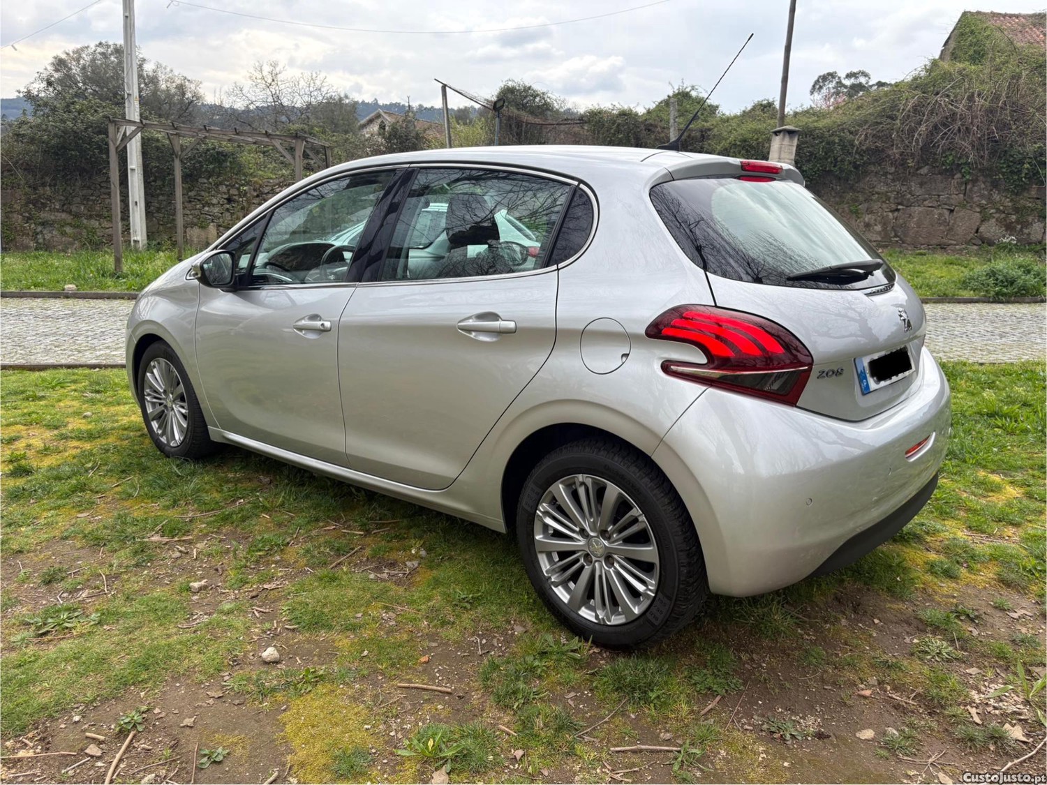 Peugeot 208 1.6 HDI VERSÃO ALLURE — fotografia 7