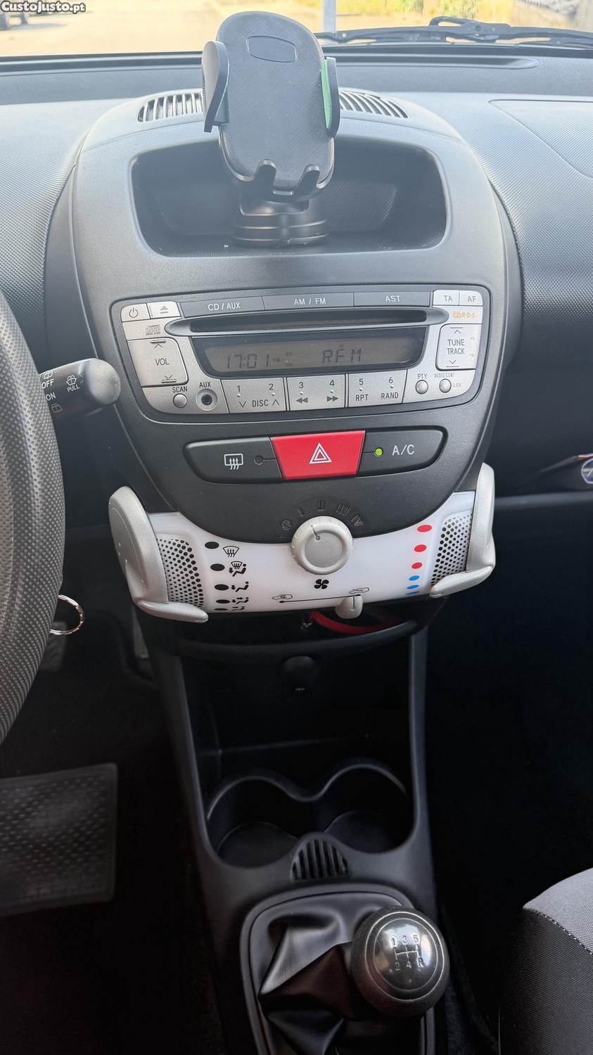 Peugeot 107 1.0 a/c — fotografia 2