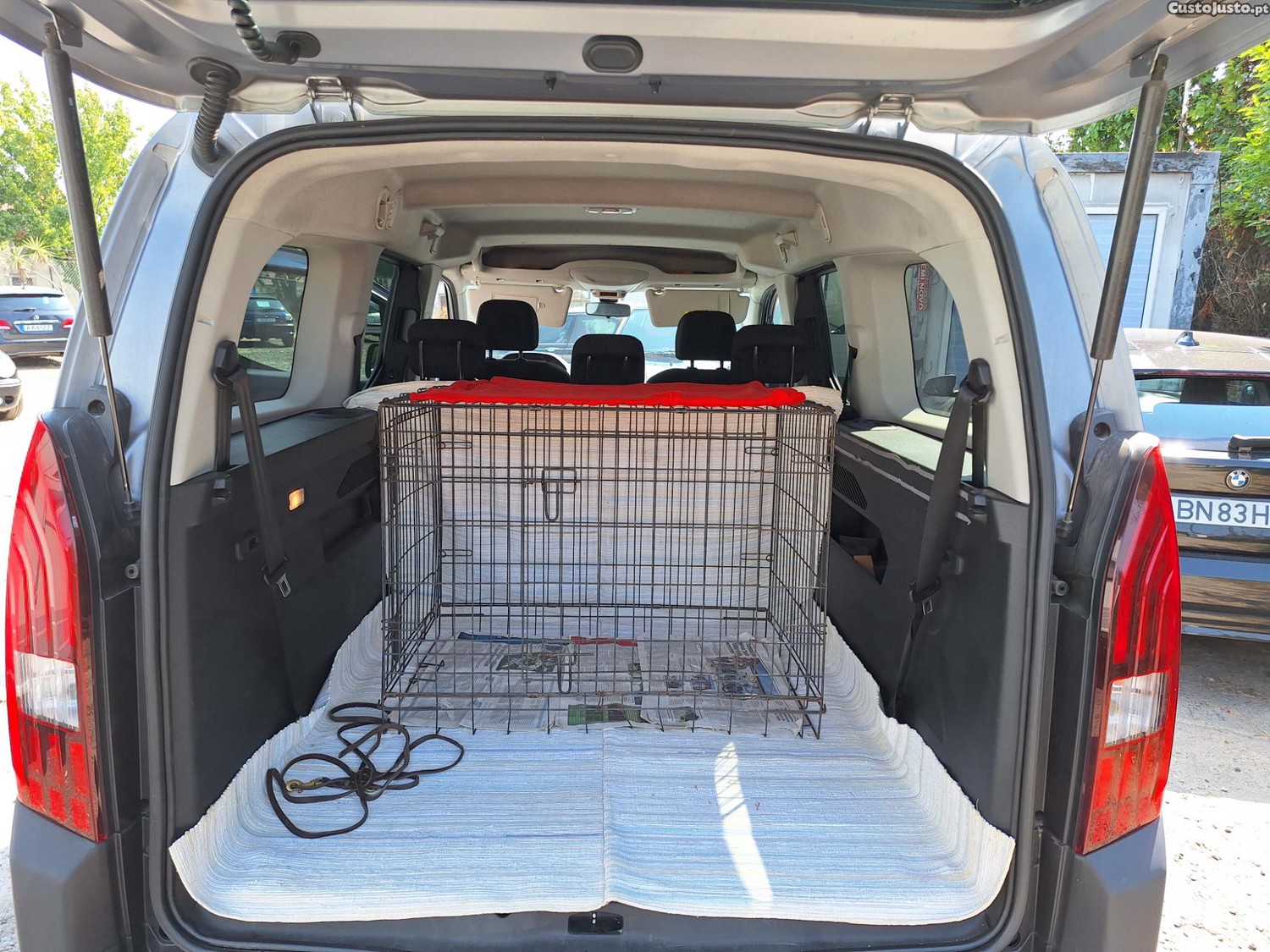 Peugeot Rifter 1.5 HDI Bluel de 7 Lugares NACIONAL — fotografia 7