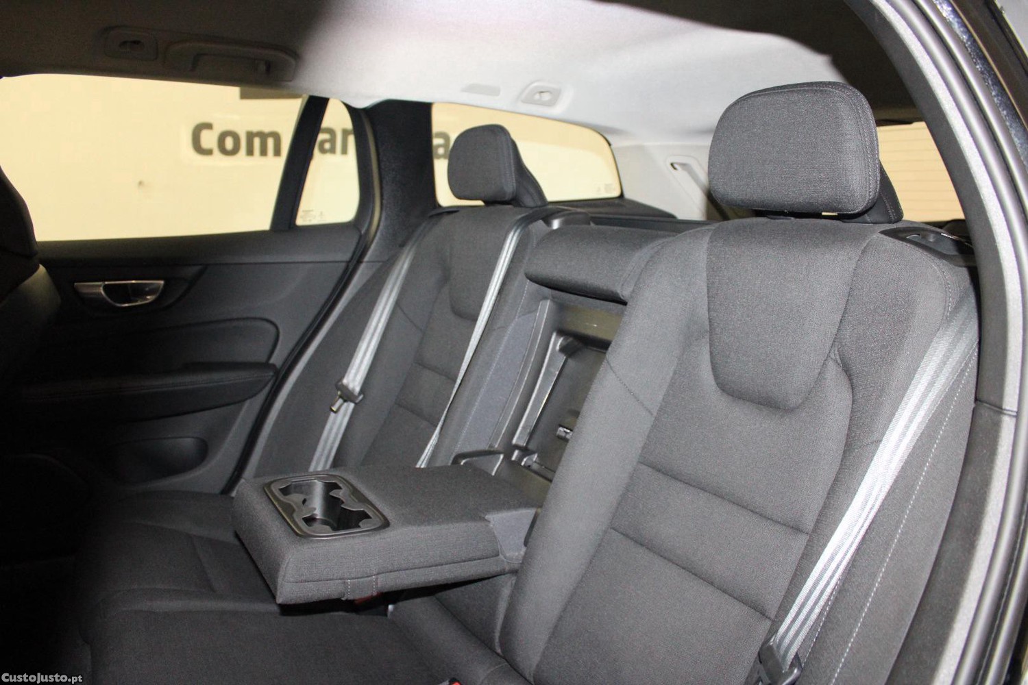 Volvo V60 2.0 T6 AWD R-DESIGN — fotografia 11