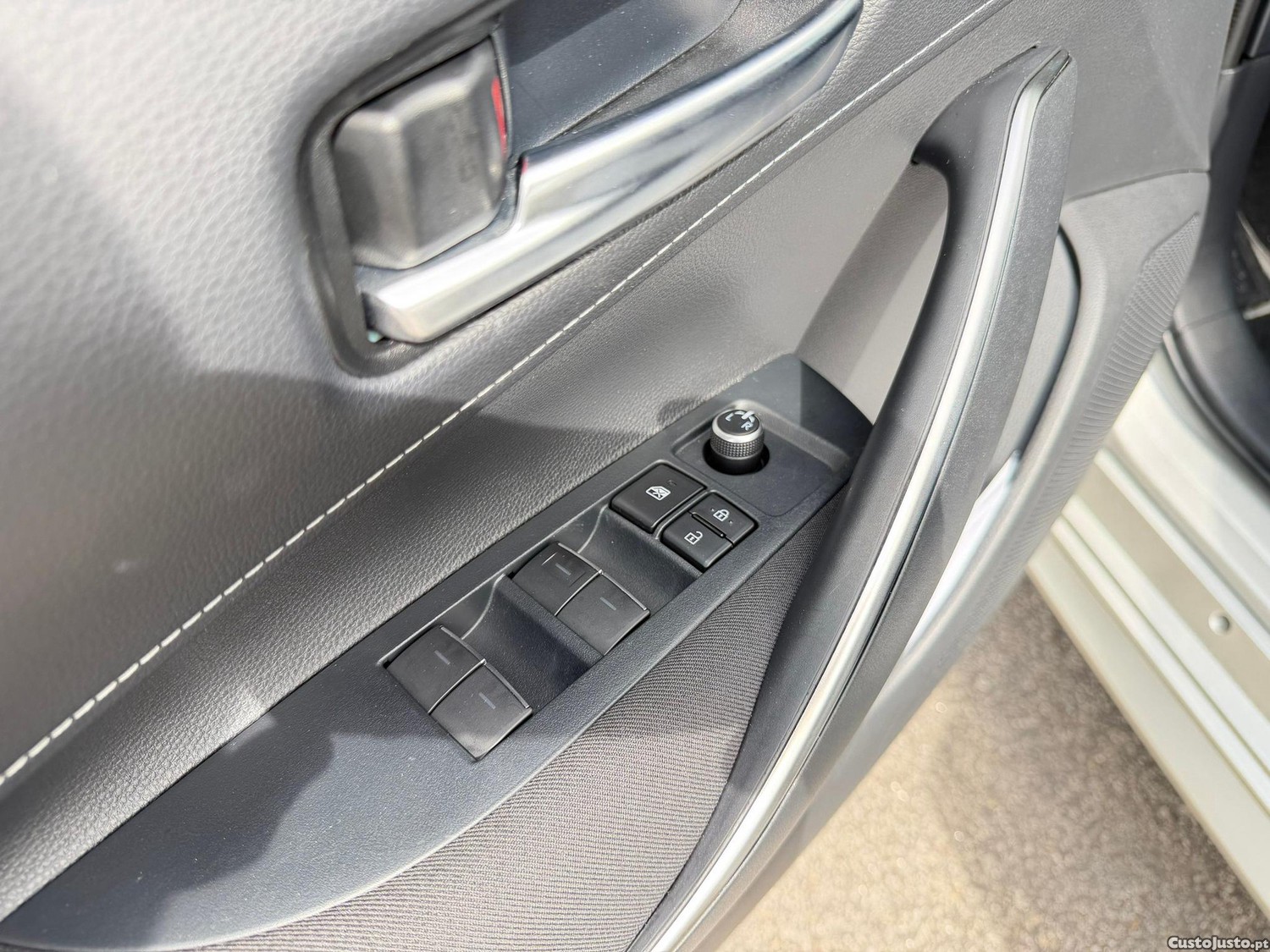 Toyota Corolla 1.8 Hybrid Comfort — fotografia 4