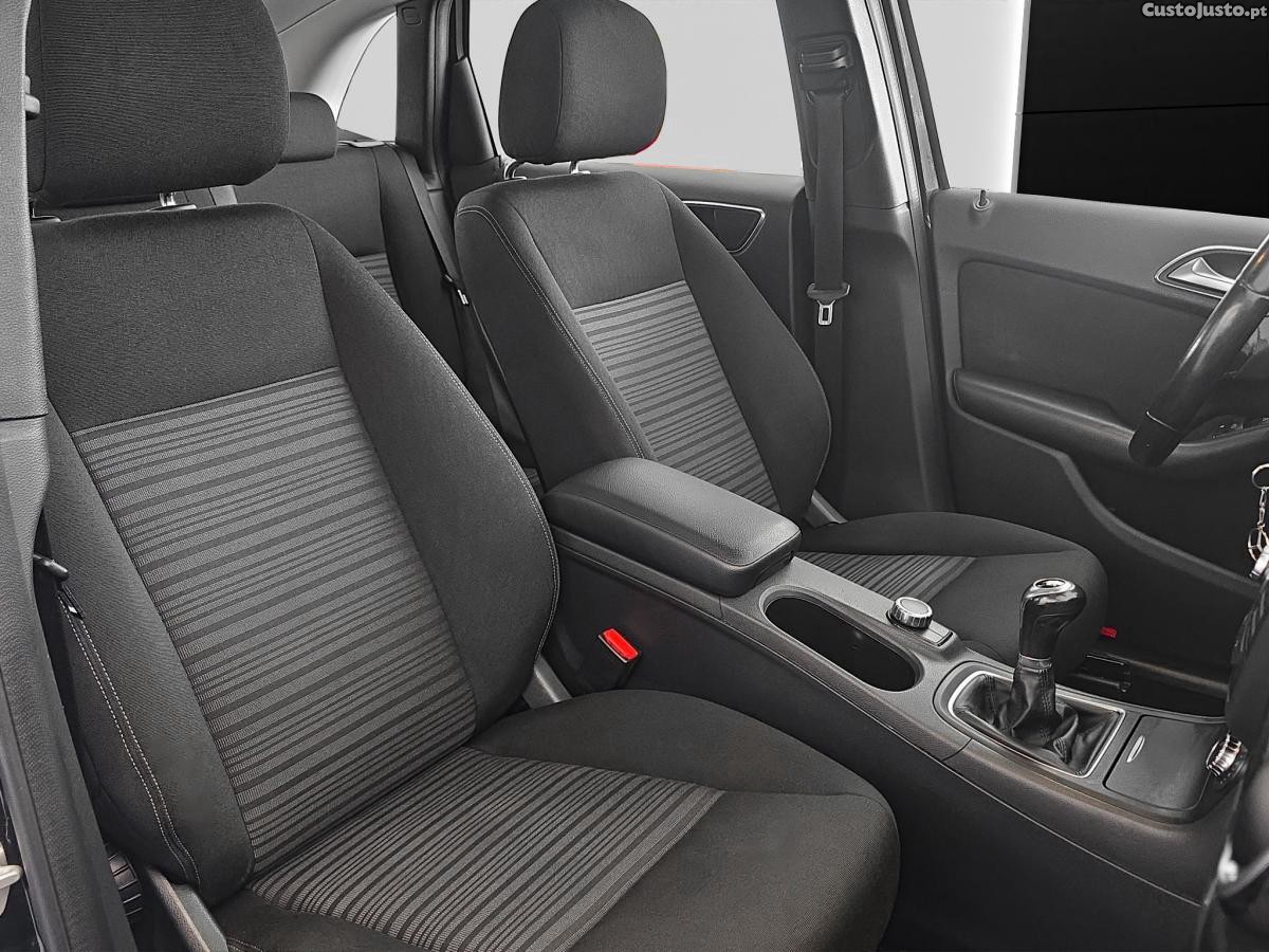Mercedes-Benz B 180 CDI BlueEFFICIENCY N — fotografia 11