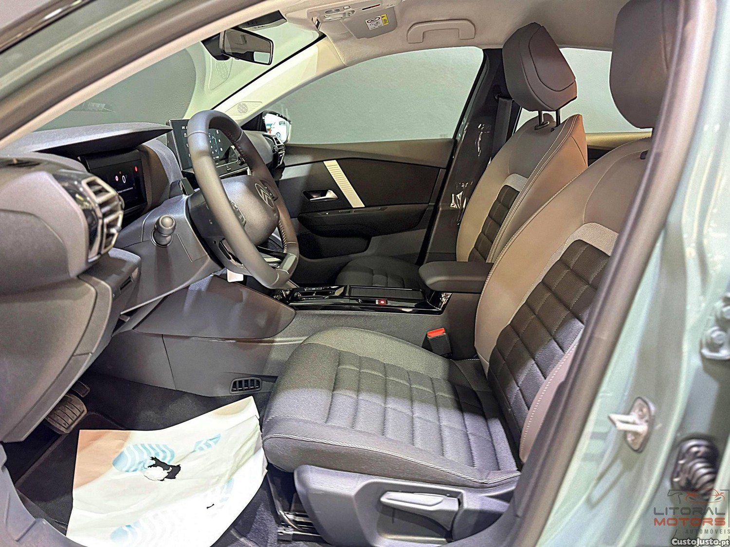 Citroën C4 1.2 Hybrid Plus e-DSC6 — fotografia 12