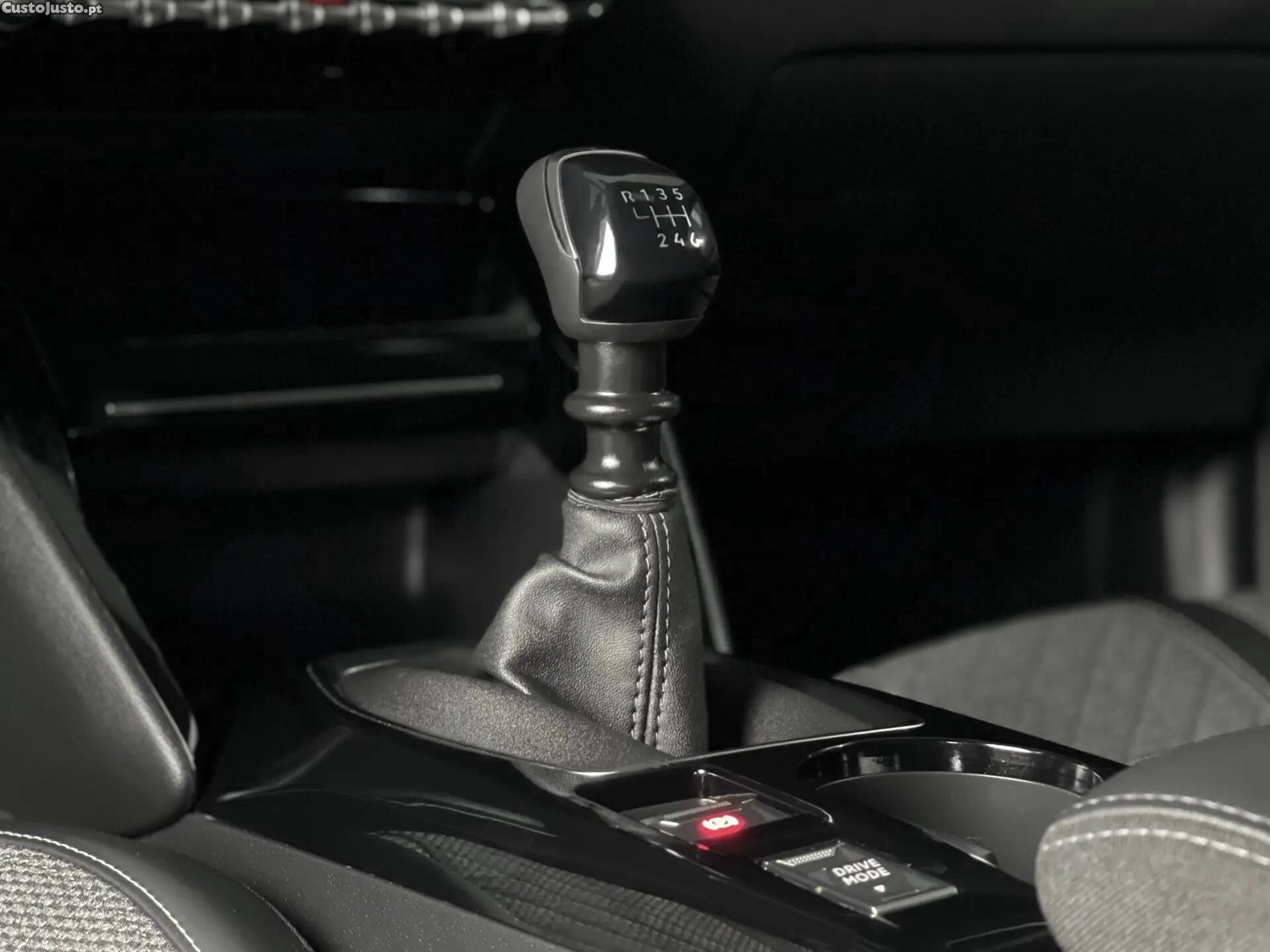Peugeot 2008 1.2 PureTech Allure — fotografia 6