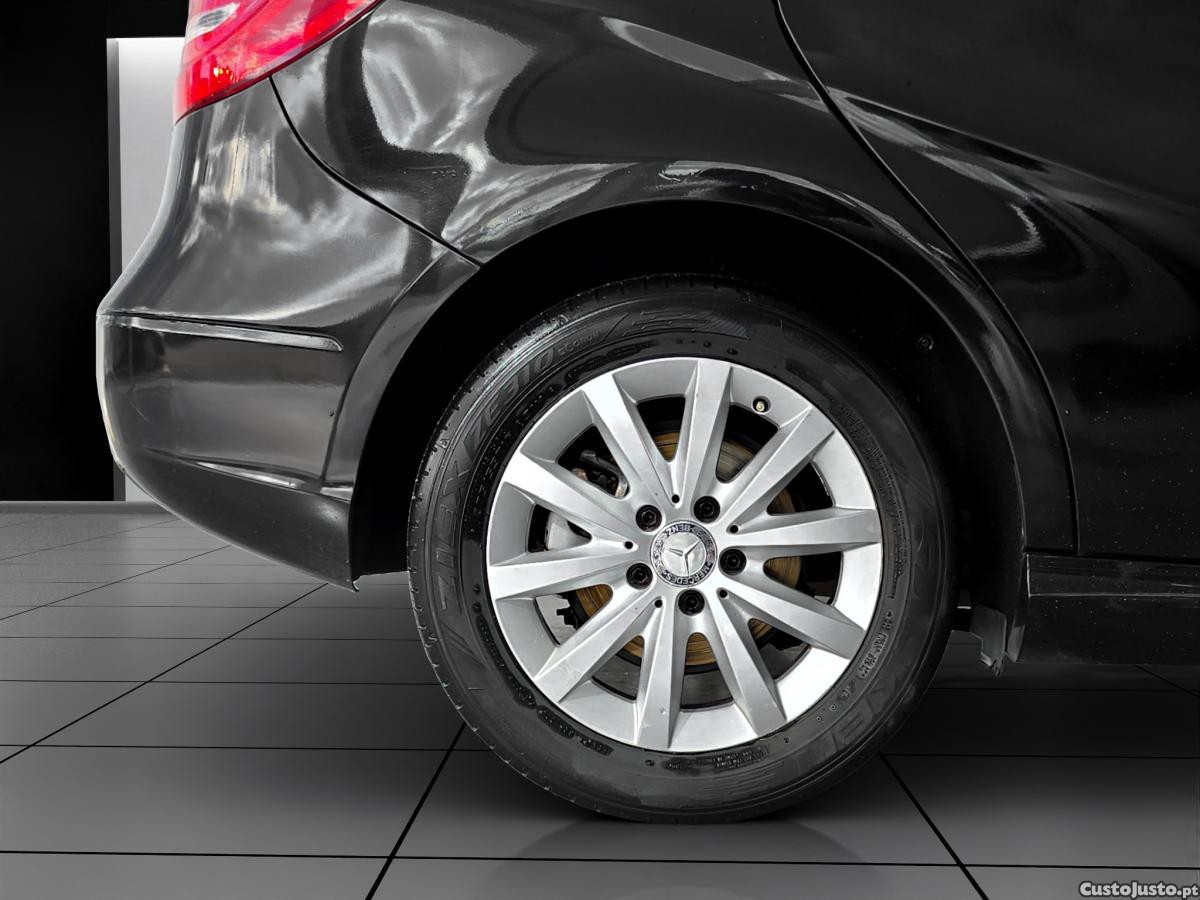 Mercedes-Benz B 180 CDI BlueEFFICIENCY N — fotografia 4