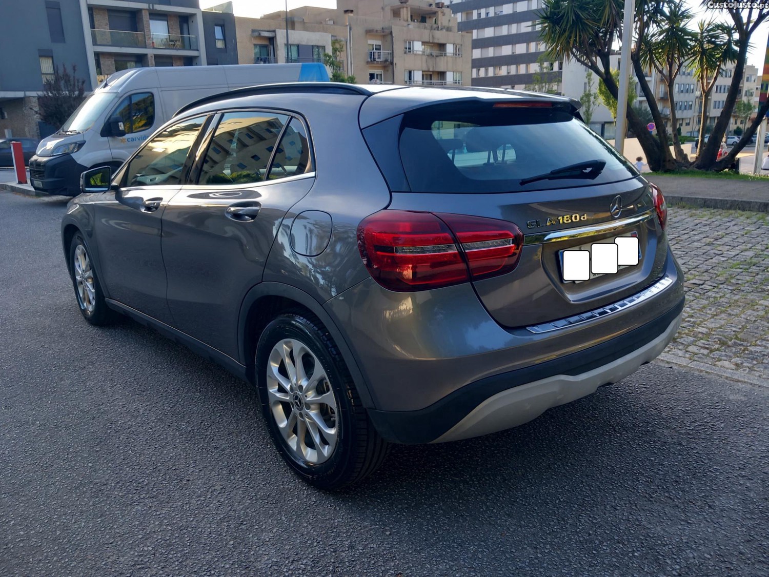 Mercedes-Benz GLA 180 d Style Aut. — fotografia 14