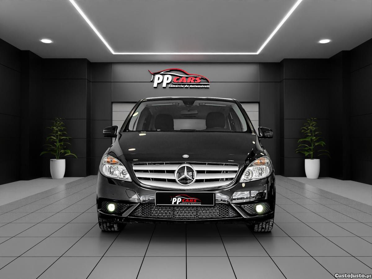 Mercedes-Benz B 180 CDI BlueEFFICIENCY N — fotografia 17