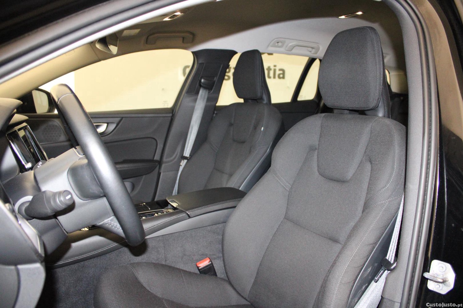 Volvo V60 2.0 T6 AWD R-DESIGN — fotografia 16