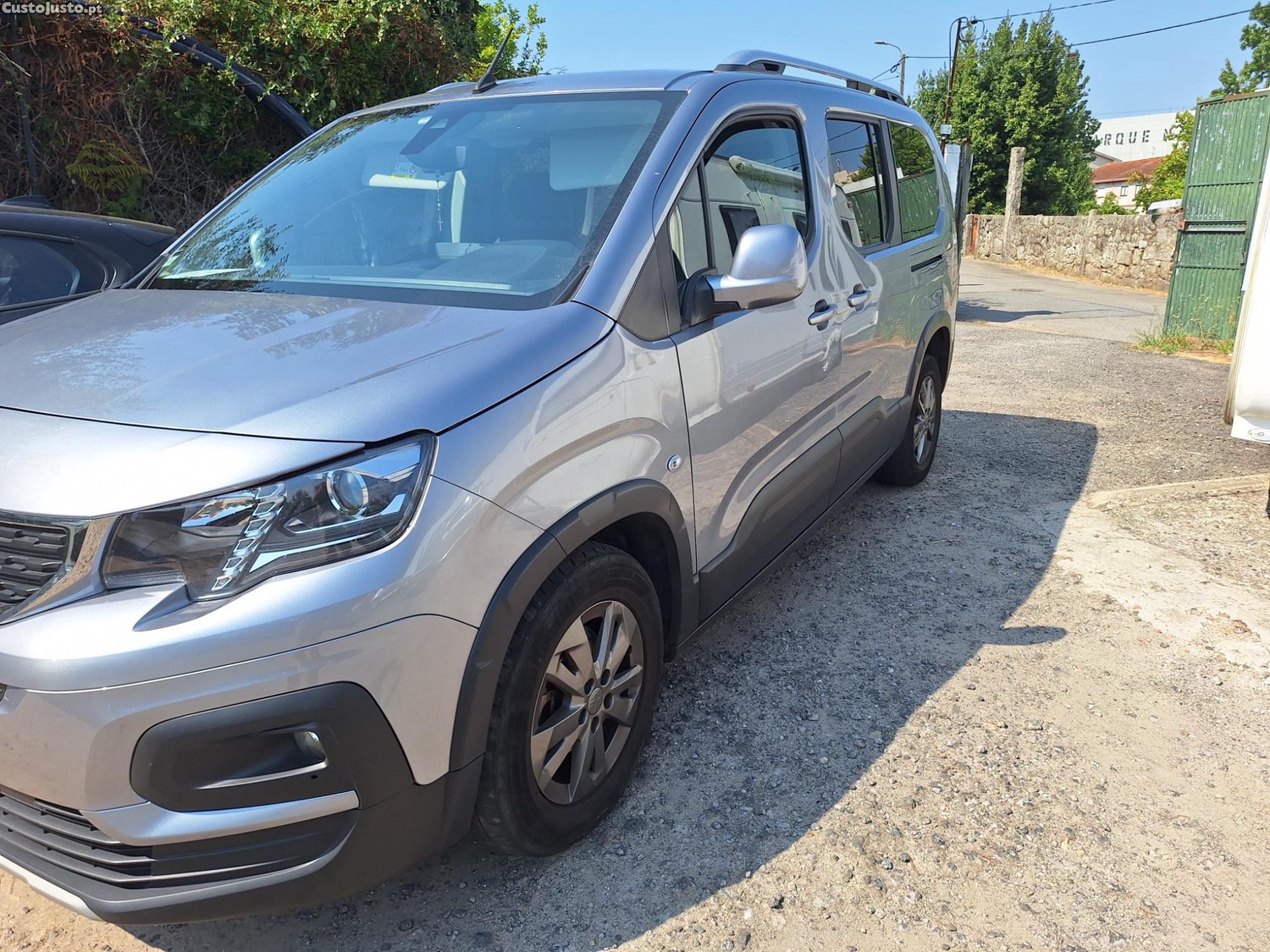 Peugeot Rifter 1.5 HDI Bluel de 7 Lugares NACIONAL — fotografia 17