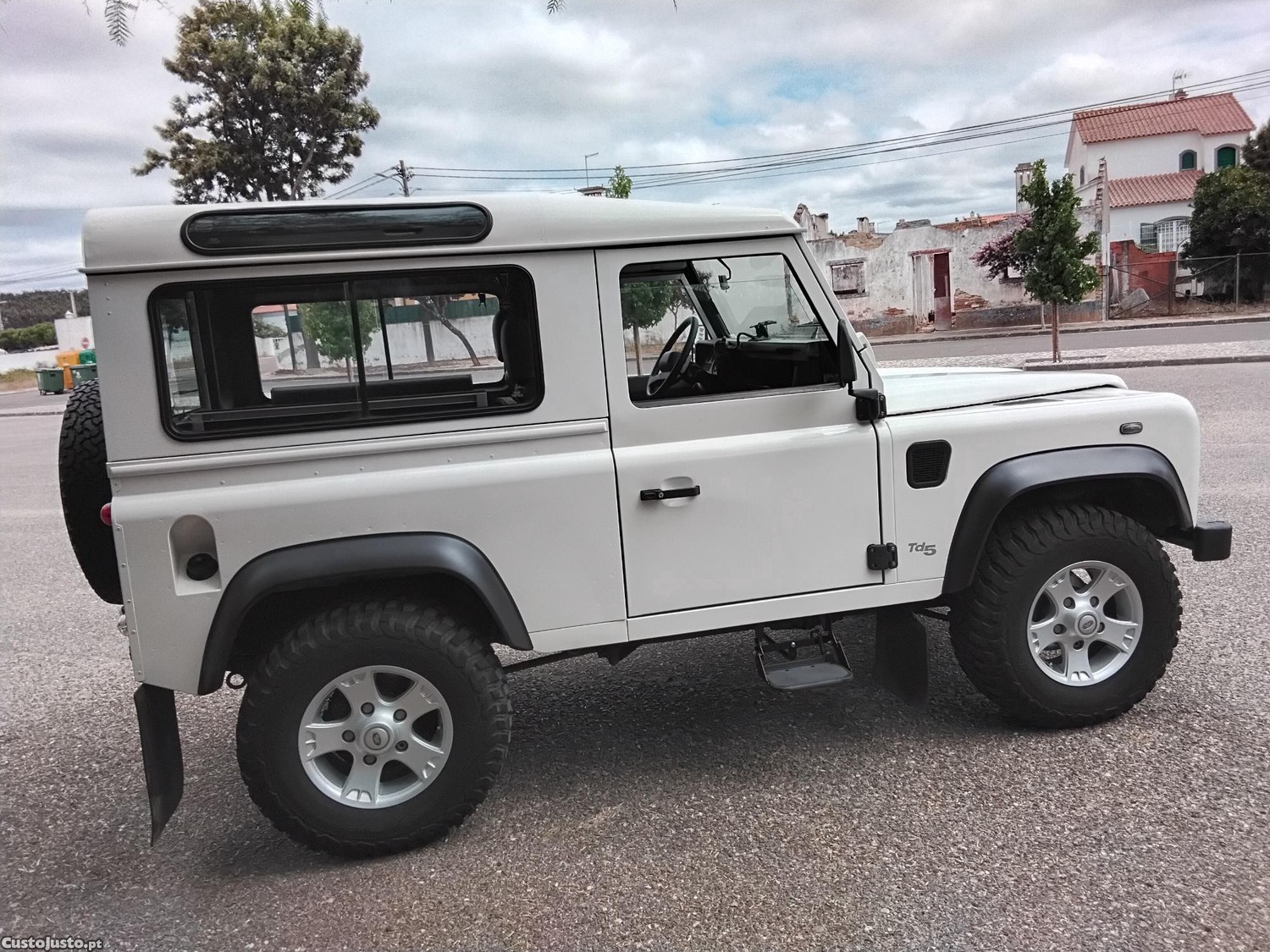 Land Rover Defender 90 SW 4WD TD5 6 LUGARES — fotografia 5