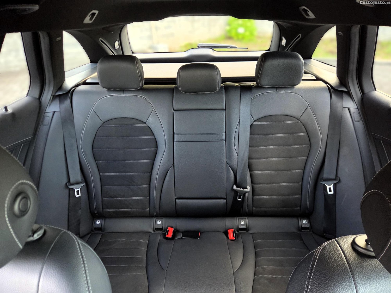 Mercedes-Benz C 300 de AMG-Line (Pack Night) - Burmester Audio, Multibeam, Airmatic, 19" — fotografia 6