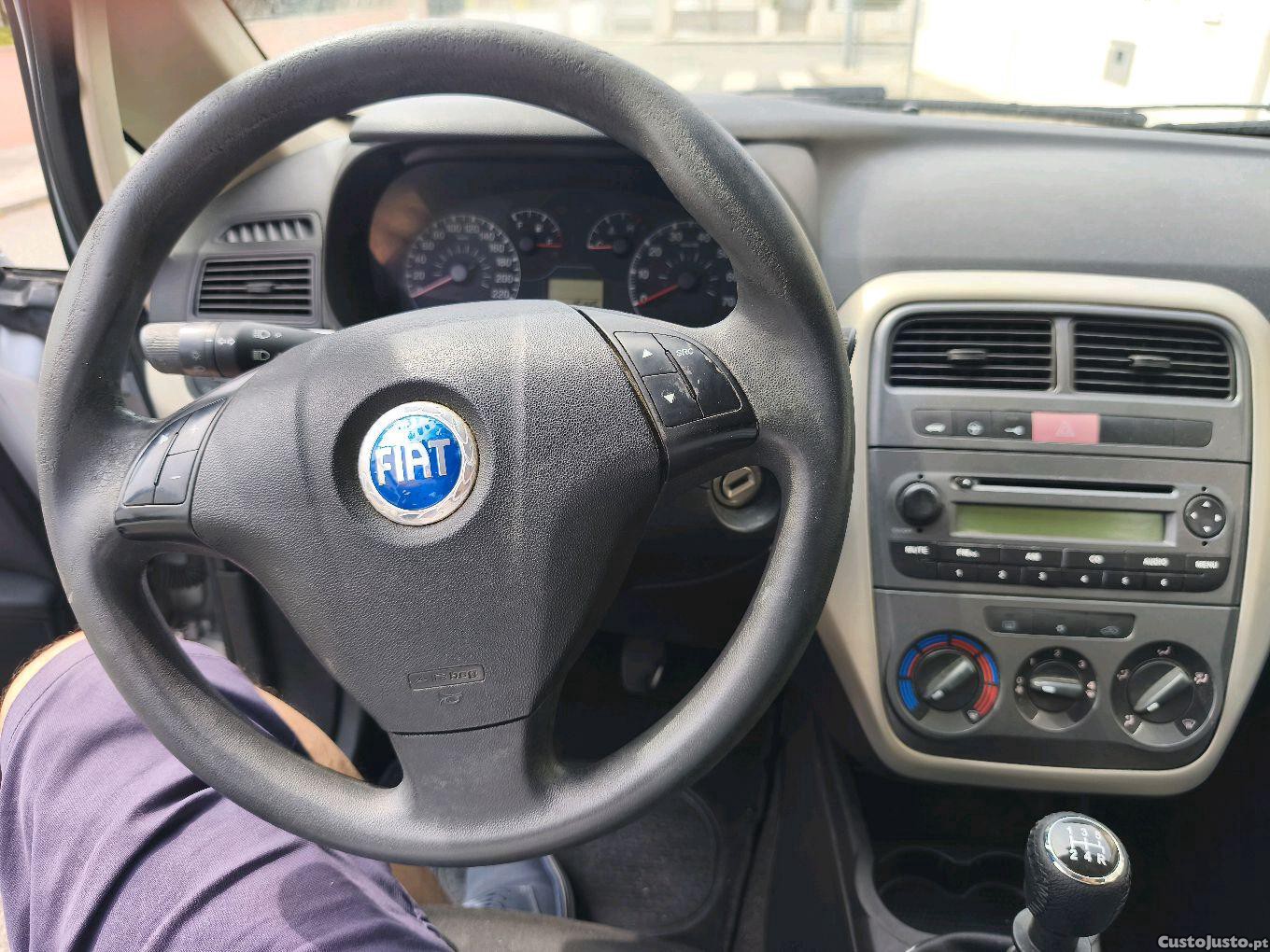 Fiat Grande Punto 1.2 com ac — fotografia 4