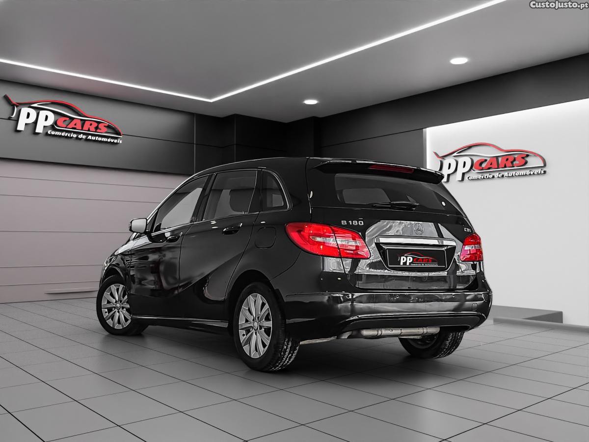 Mercedes-Benz B 180 CDI BlueEFFICIENCY N — fotografia 8