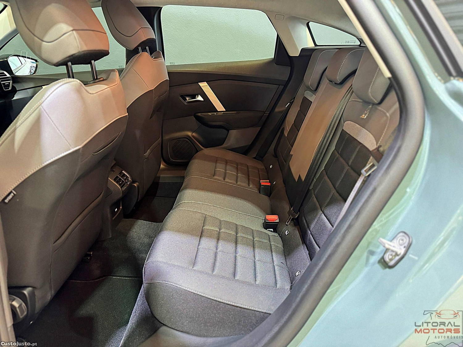 Citroën C4 1.2 Hybrid Plus e-DSC6 — fotografia 10