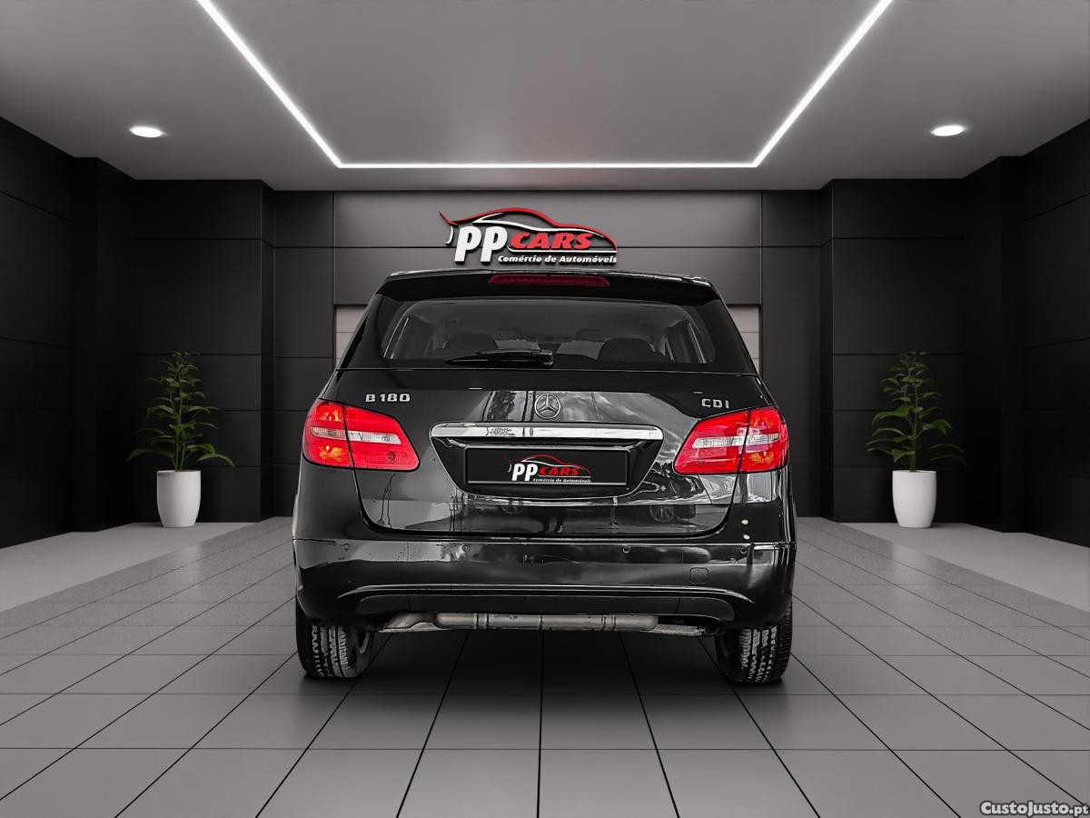 Mercedes-Benz B 180 CDI BlueEFFICIENCY N — fotografia 3
