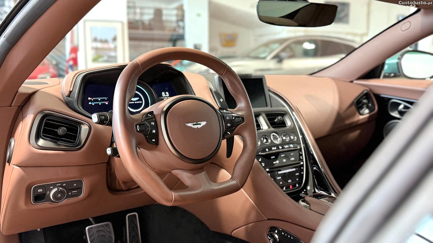 Aston Martin DB 11 Coupé — fotografia 17