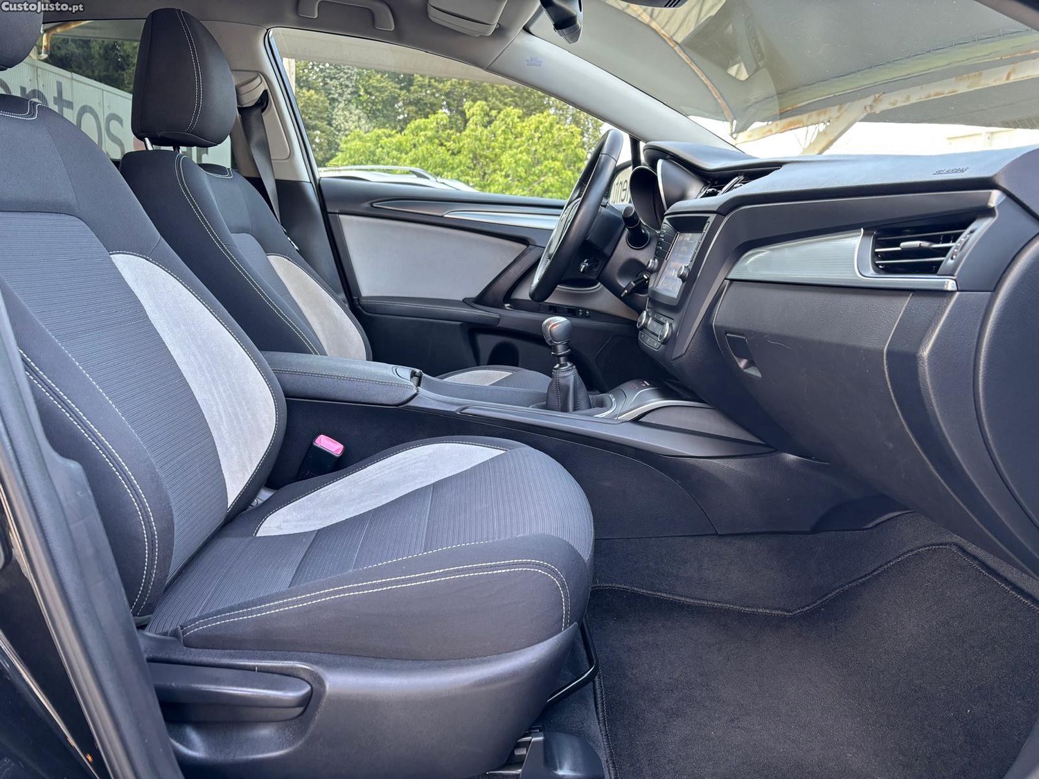 Toyota Avensis 2.0 D-4D Exclusive+GPS — fotografia 10